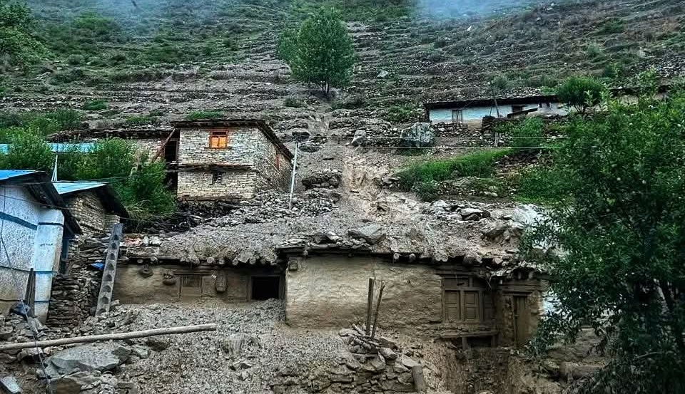 डोल्पाको रिवा गाउँमा पहिरोले ५३ घरमा क्षति