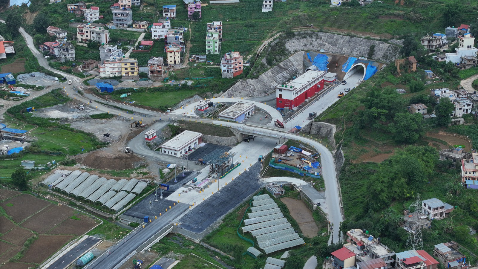 तस्विरमा हेर्नुहोस् बलम्बु फ्लाइओभर र सुरुङ मार्ग