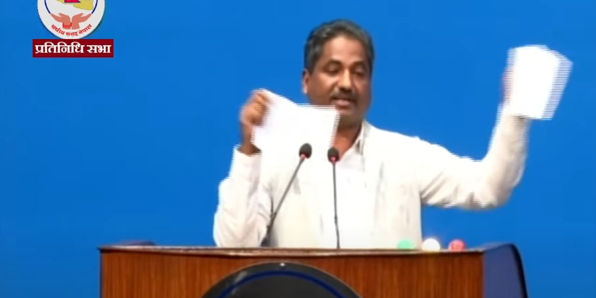 रोष्ट्रमबाटै निजामती विधेयक च्यातेर बाहिरिए प्रभु साह