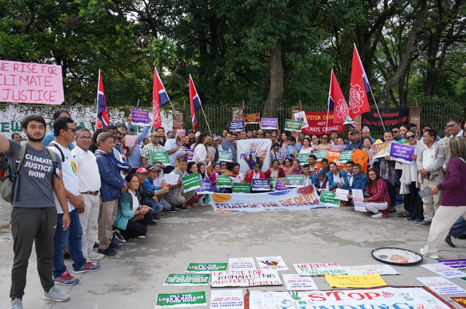 विश्वव्यापी न्यायपूर्ण आर्थिक प्रणालीको माग गर्दै काठमाडौंमा प्रदर्शन