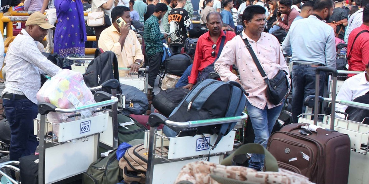 विमानस्थलमा अलपत्र परेका यात्रु उड्न थाले