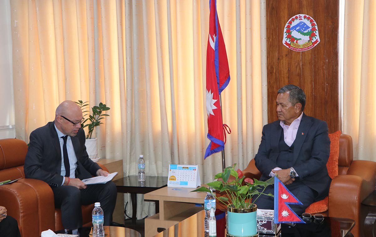 सञ्चारमन्त्री गुरुङसँग युनेस्कोका नेपाल प्रतिनिधिको शिष्टाचार भेट