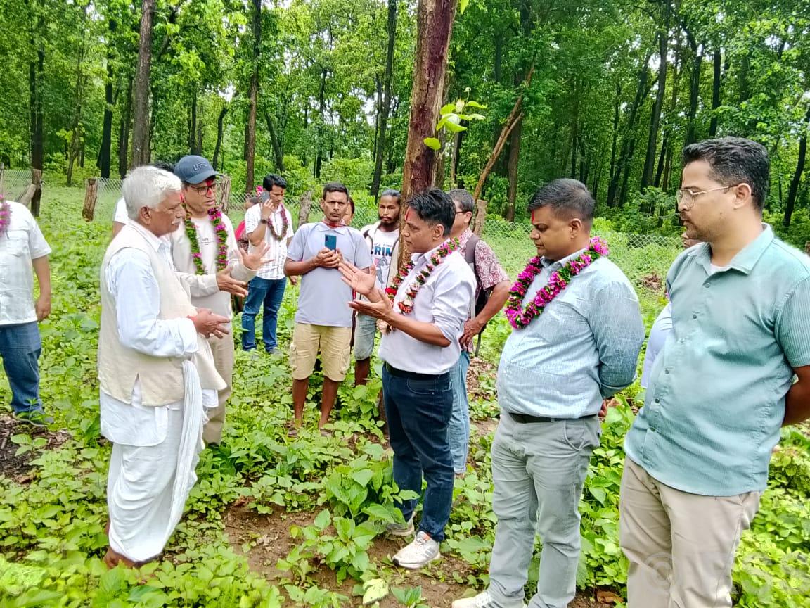 आफ्नो गाउँ आफैँ बनाउँदै सामुदायिक वन