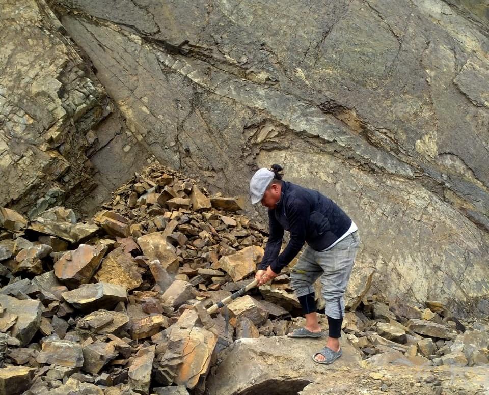 पहिरोले कागबेनी-कोरला सडक अवरुद्ध