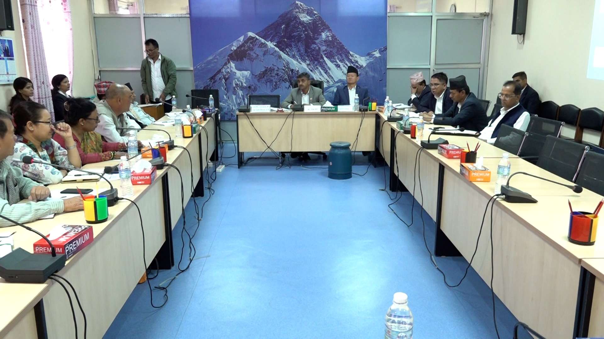 संसद भवन निर्माणको म्याद थपिएको र मन्त्री अनुपस्थित भएकोमा आक्रोश