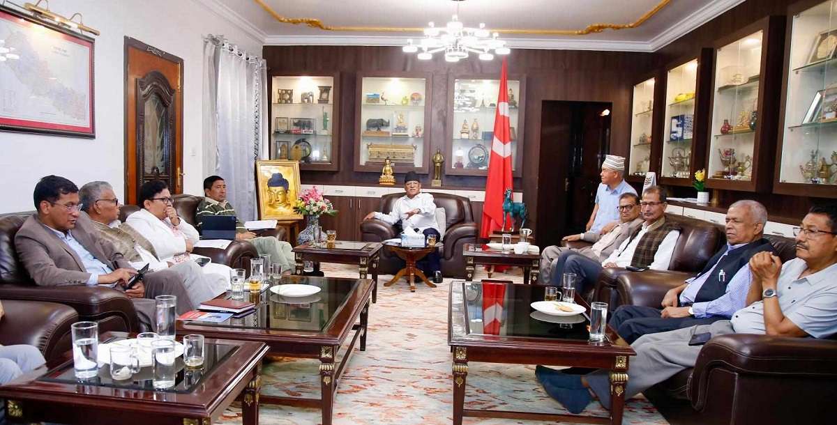 माओवादी केन्द्रको पदाधिकारी बैठक बस्दै