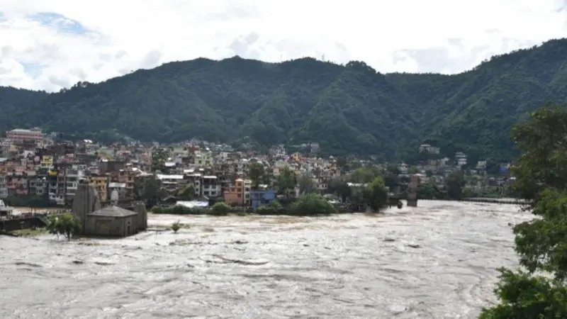 भारी वर्षाका कारण बाढी र पहिरोमा परी ३० जनाको मृत्यु, ३४ जना बेपत्ता