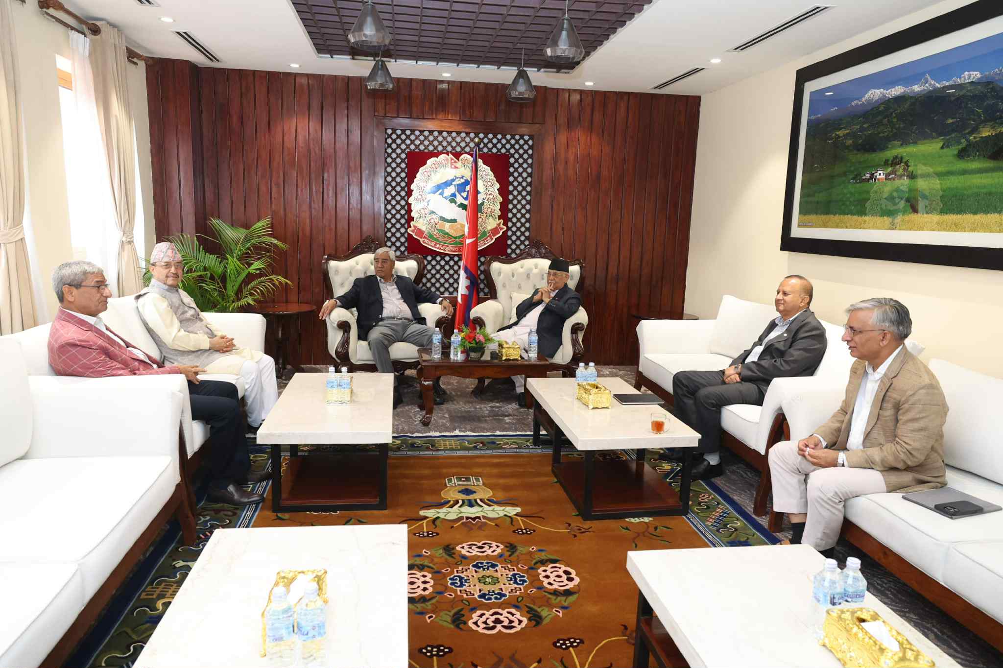 प्रधानमन्त्री ओली र कांग्रेस सभापति देउवाबीच छलफल