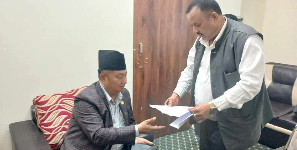 बागमतीका खानेपानी मन्त्री खड्काले मुख्यमन्त्रीलाई बुझाए राजीनामा