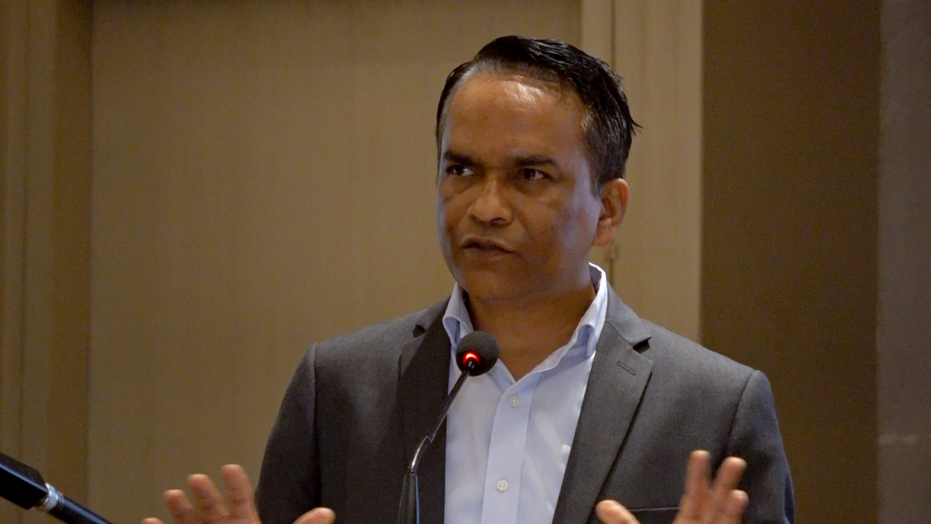 विपन्न र गरिबीको रेखामुनि रहेकाहरुलाई ऋणको पहुँचमा ल्याउनुपर्छ : गर्भनर