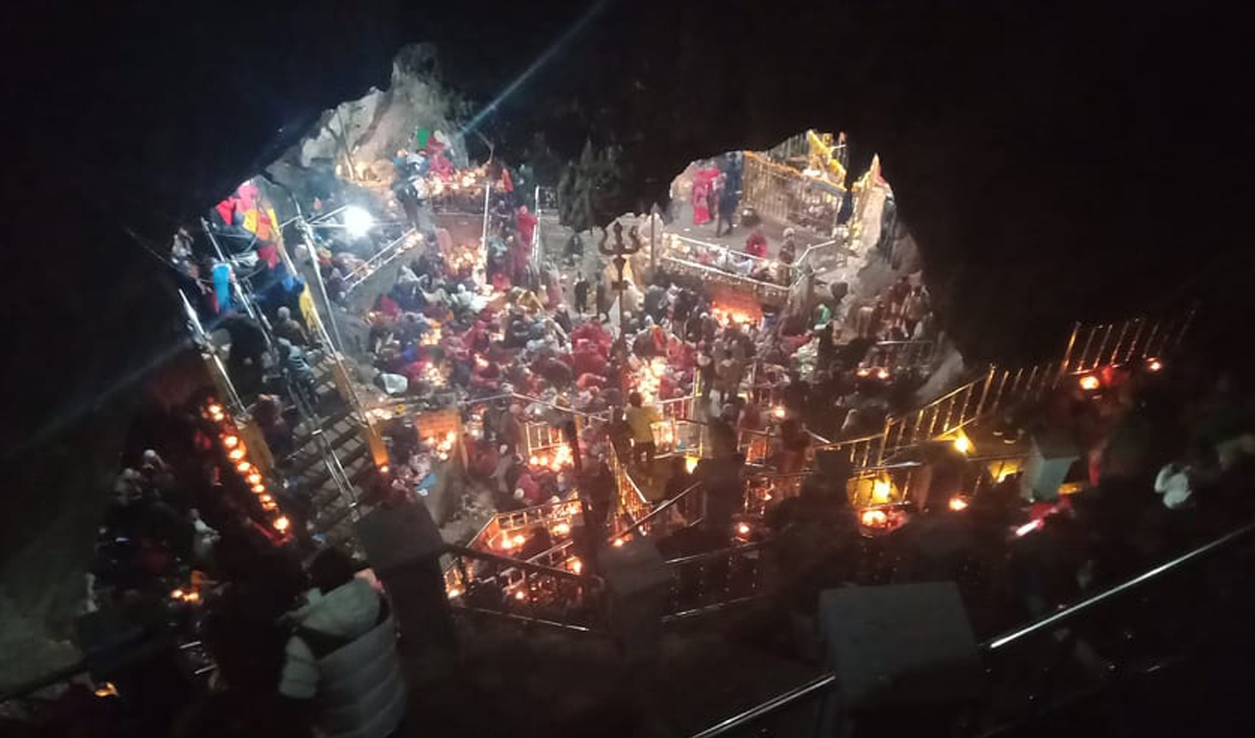 त्रिधार्मिकस्थल हलेसी ‘बोलबम’ मेलामा अधिकांश दर्शनार्थी भारतीय