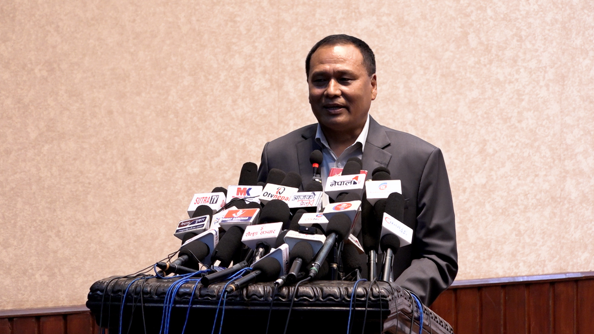 कुलमान घिसिङ भन्छन् : अब देशले नयाँ नेतृत्व खोजेको छ