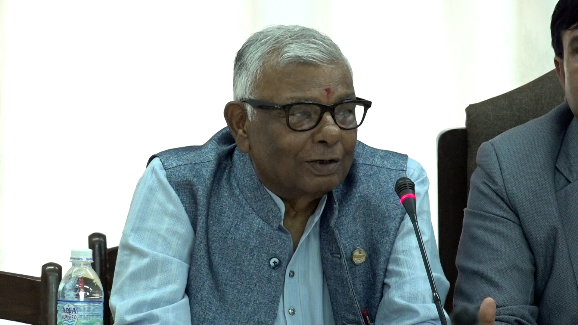 गैरकानुनी रुपमा विदेश जानेहरुका कारण बढी समस्याः मन्त्री साह