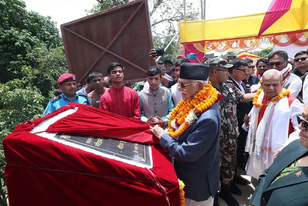प्रधानमन्त्री ओलीले गरे महोत्तरीको विग्ही नदीको पुल उद्घाटन
