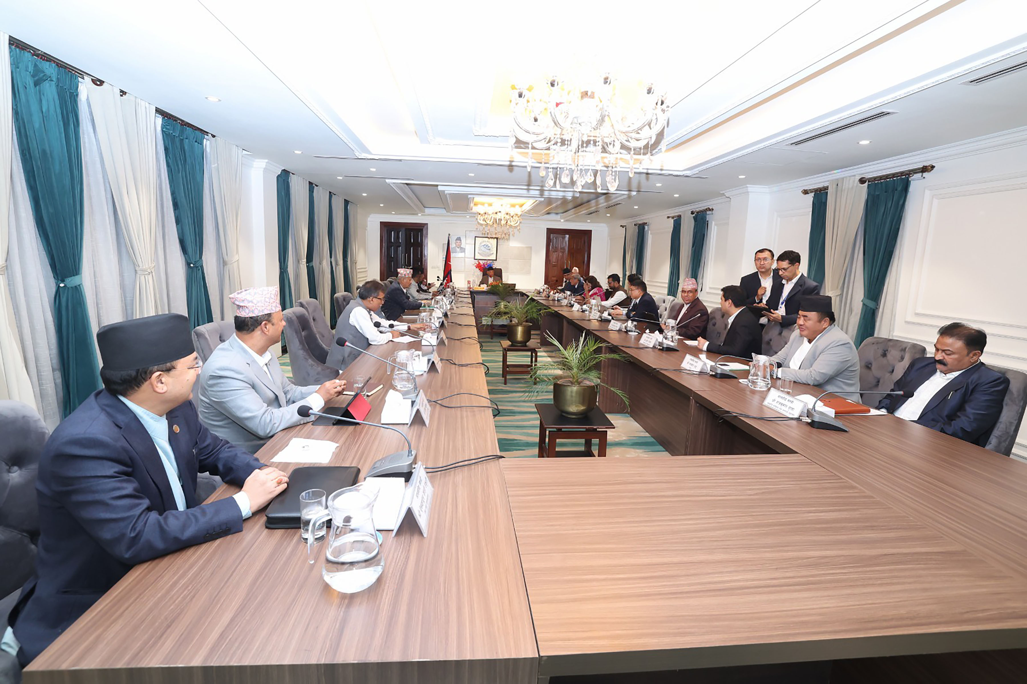 ‘घुसकाण्ड’मा मुछिएका मन्त्री गुप्तासहित मन्त्रिपरिषद् बैठक जारी