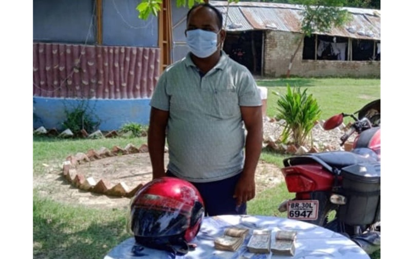 स्रोत नखुलेको रकमसहित एक जना पक्राउ