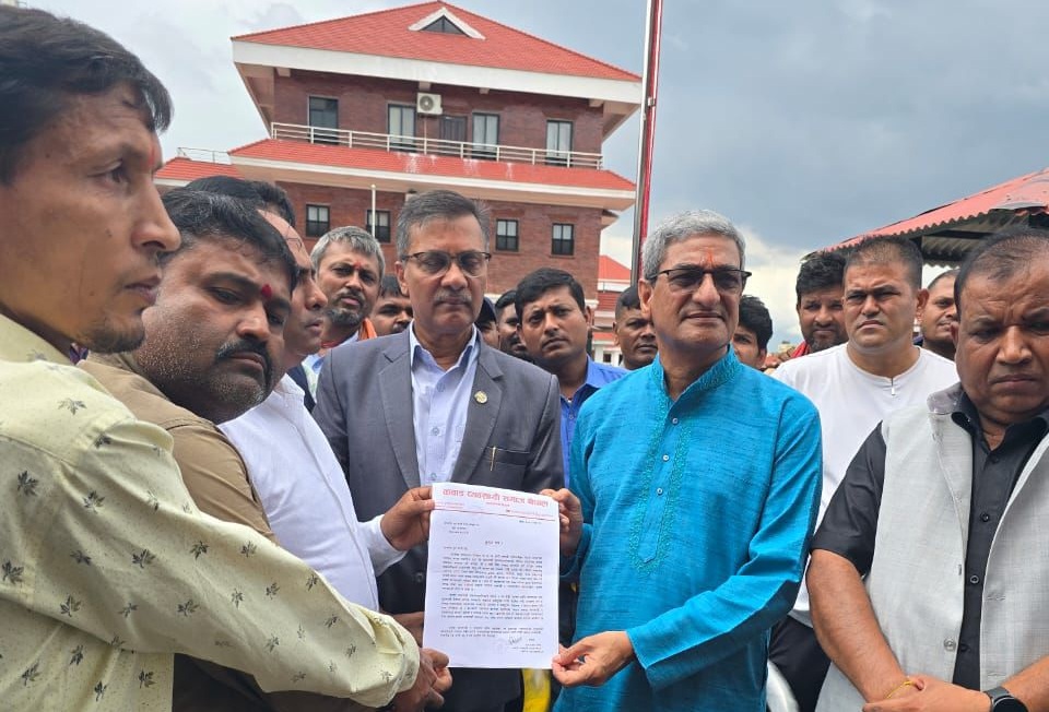 काठमाडौंमा कवाड व्यवसायीमाथि ज्यादती भएको भन्दै गृहमन्त्रीलाई ज्ञापन पत्र