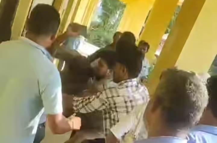 शिक्षकले छात्रालाई जिस्काएपछि विद्यालय तोडफोड