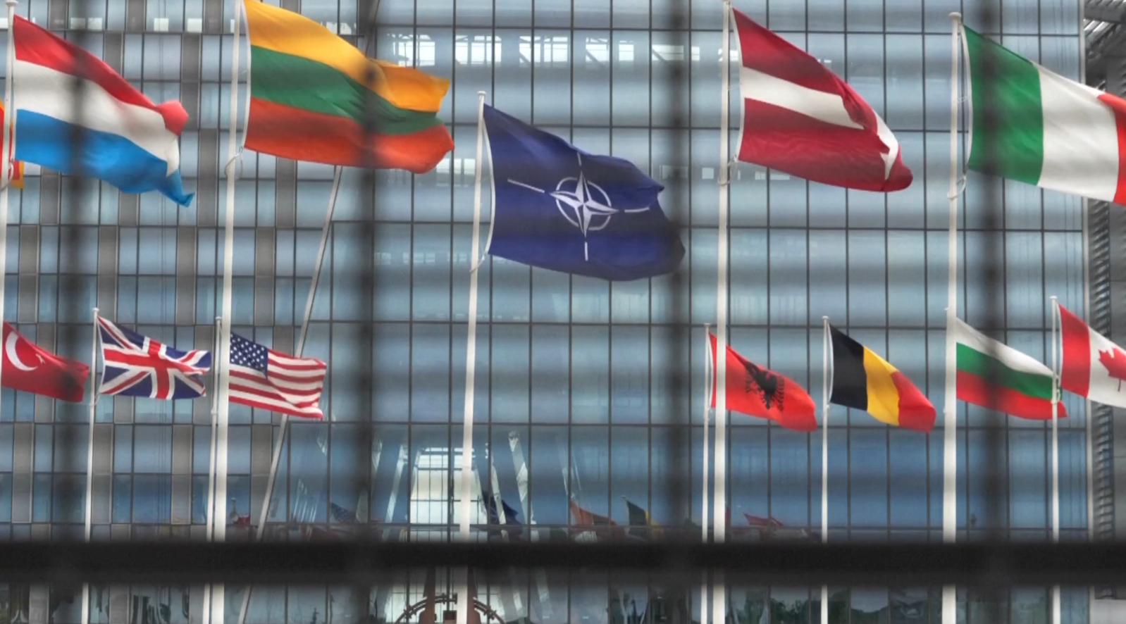 ट्रम्पले युक्रेनलाई हतियार दिएर समर्थन गर्ने वाचा गरे, रूस विरुद्ध कर लगाउने धम्की दिए