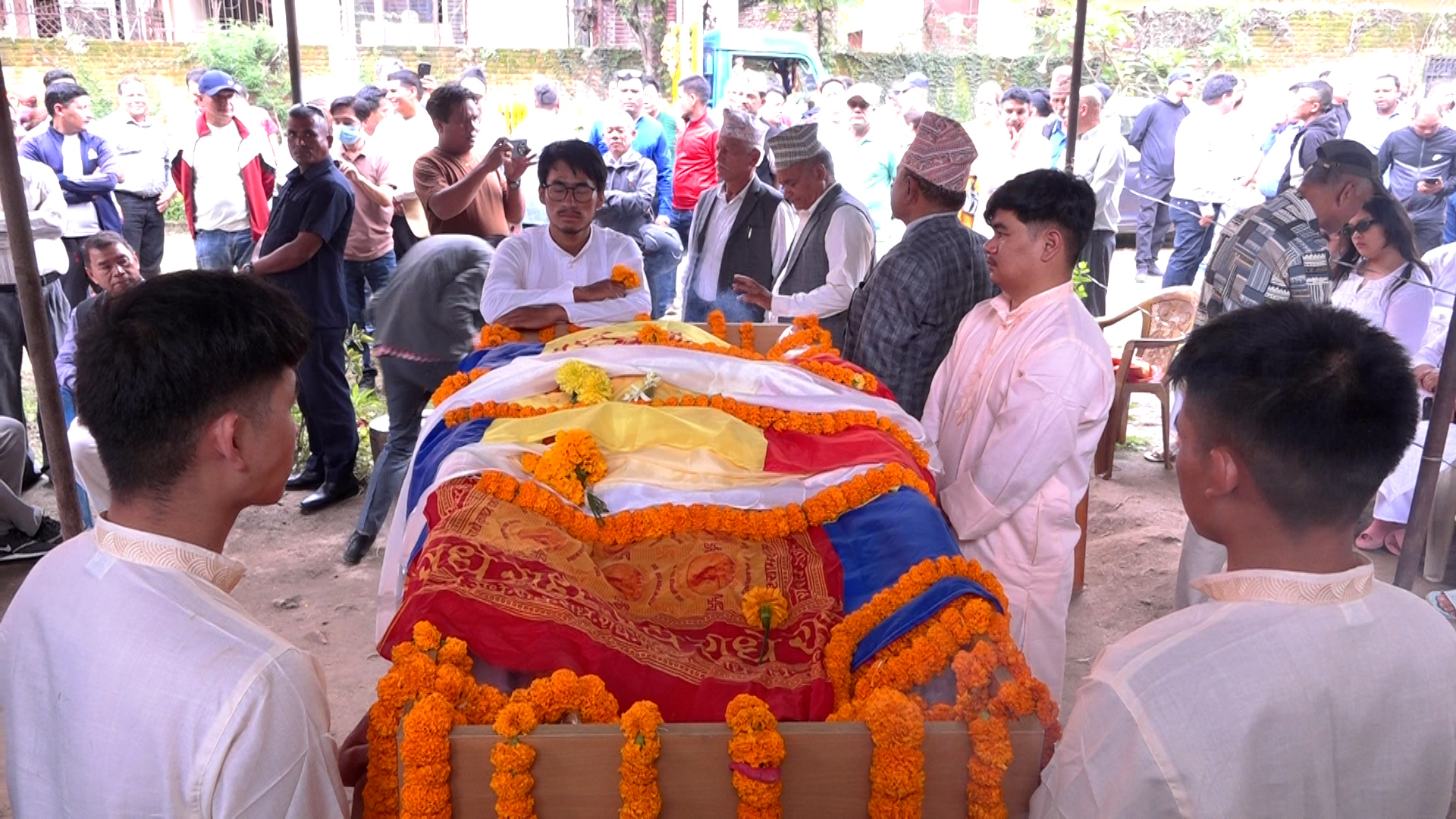 पूर्वमन्त्री बालाराम घर्तीबाट इमान्दारिता र शालिनता सिक्नुपर्छ : अध्यक्ष लिङ्देन