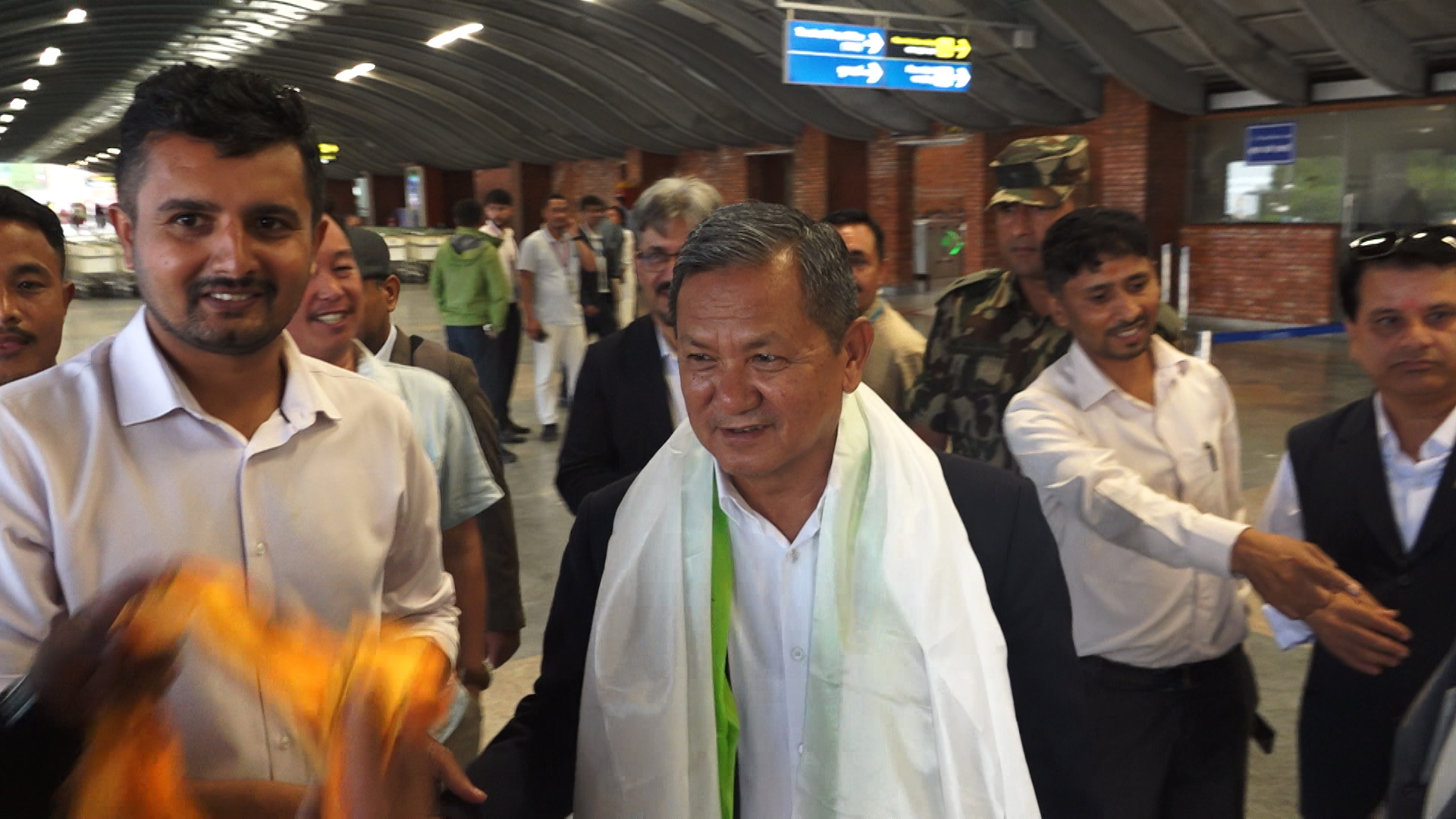 सञ्चारमन्त्री गुरुङ आज स्वदेश फिर्ता