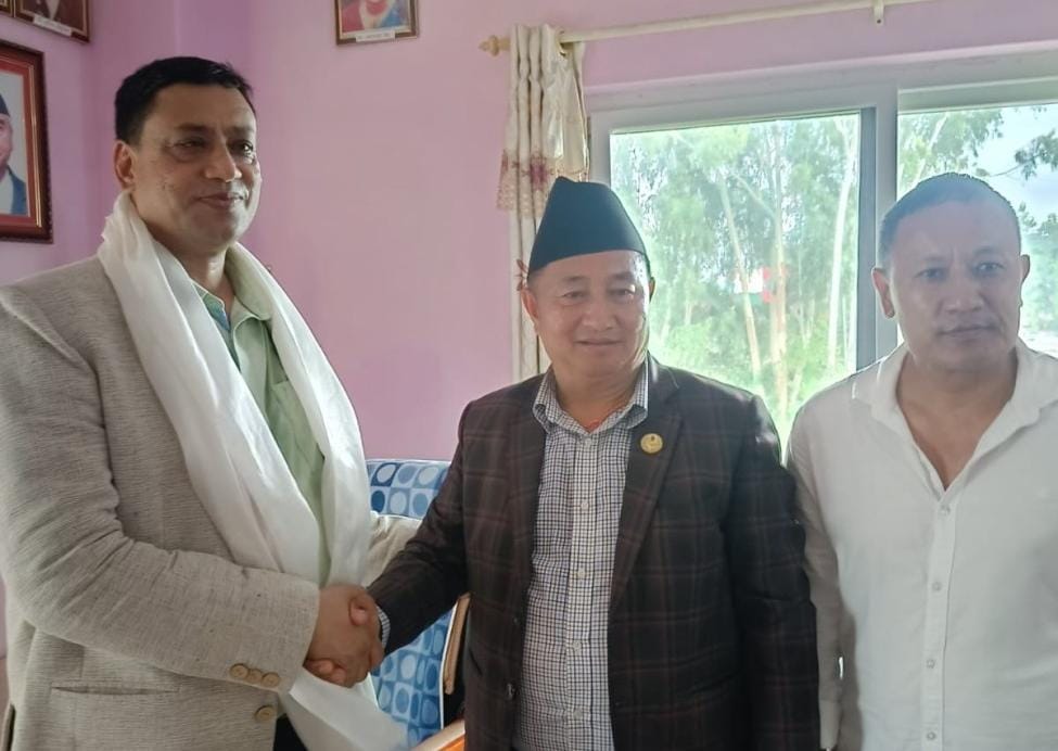 लामाको उपस्थितिमा बानियाँले गरे पदभार ग्रहण