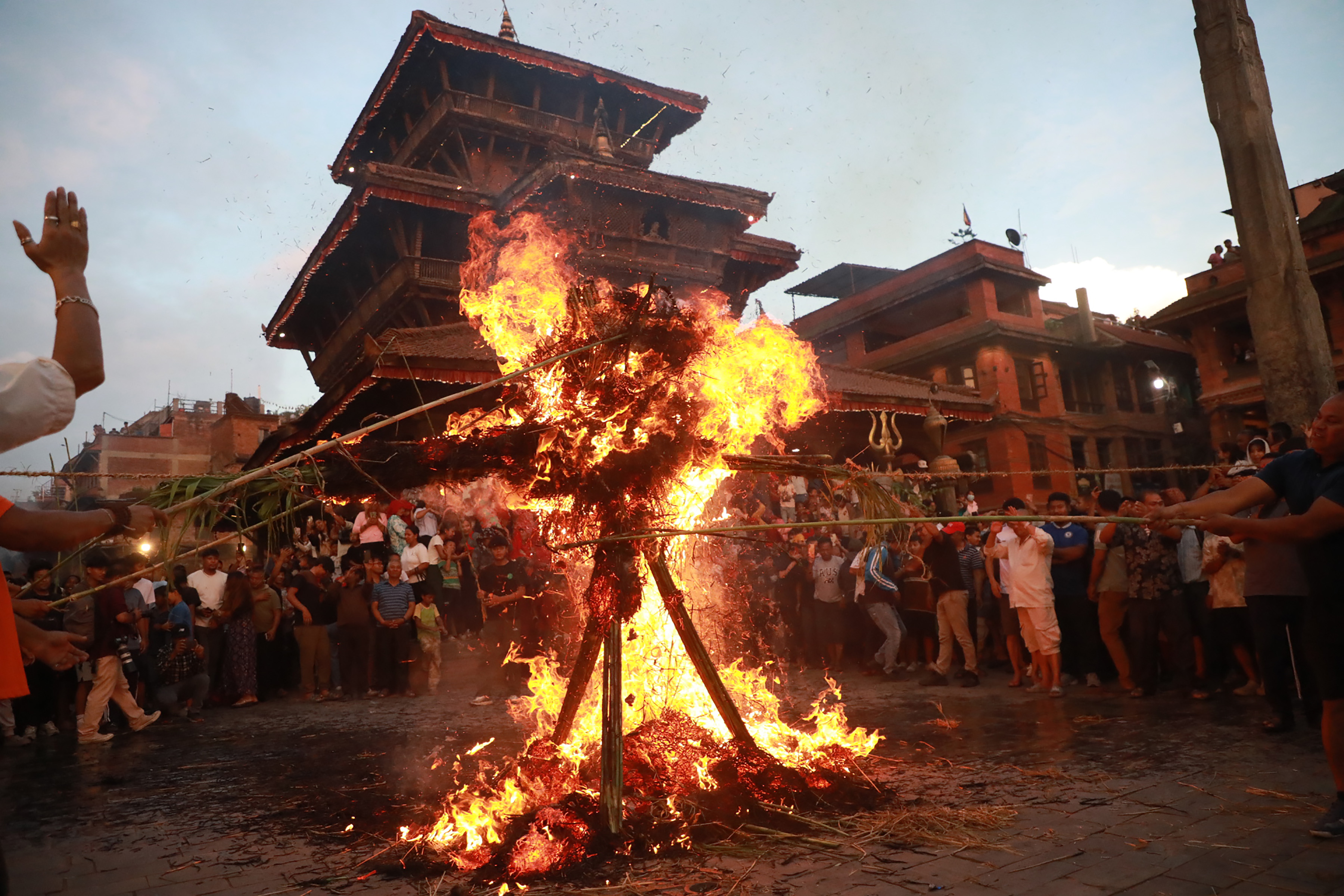भक्तपुरमा पृथक गठेमंगल पर्व, राक्षसको प्रतीक घण्टाकर्ण टोलटोलमा घुमाएर मारियो