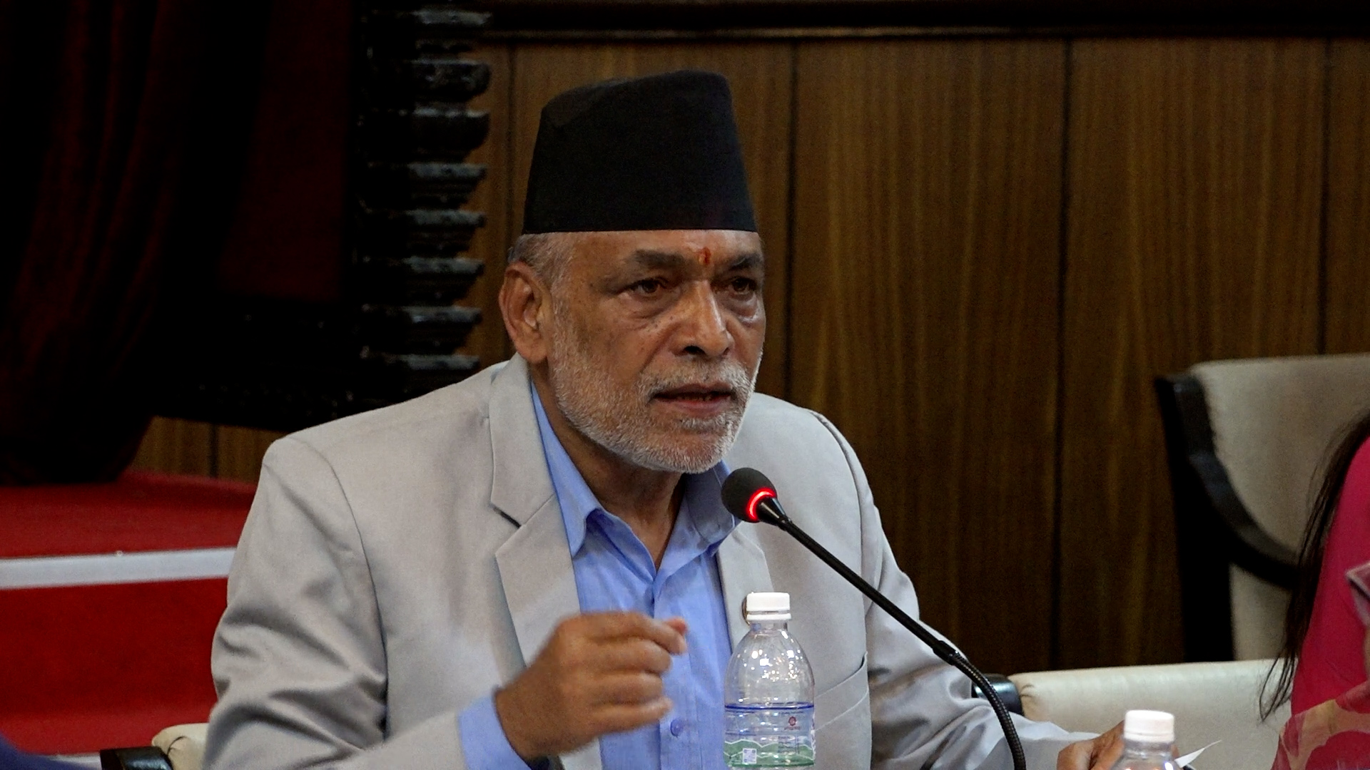 १० दिनमा किसानको मुहारमा खुशी आउनेछ : मन्त्री अधिकारी