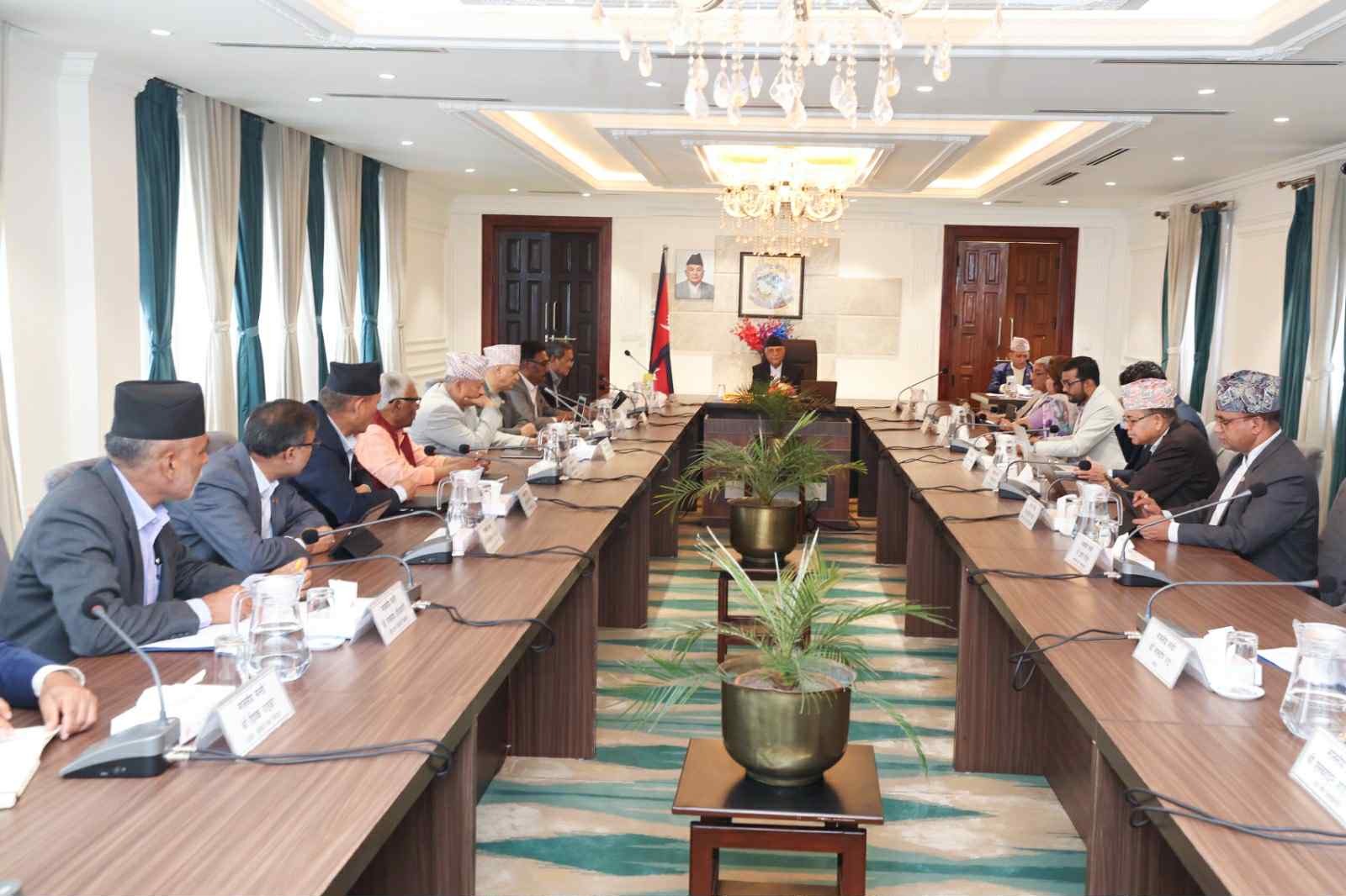 प्रतिनिधिसभामा प्रधानमन्त्रीको सम्बोधनअघि मन्त्रिपरिषद बैठक जारी