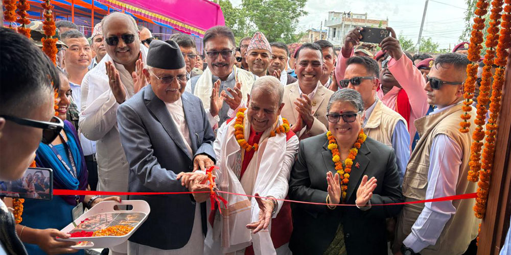 प्रधानमन्त्री ओलीद्वारा प्रसूति गृहको उद्घाटन