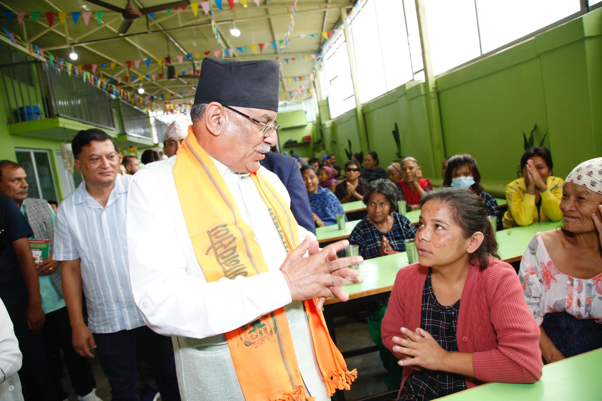 सीता दाहालको स्मृति दिवस : मानव सेवा आश्रममा प्रचण्ड