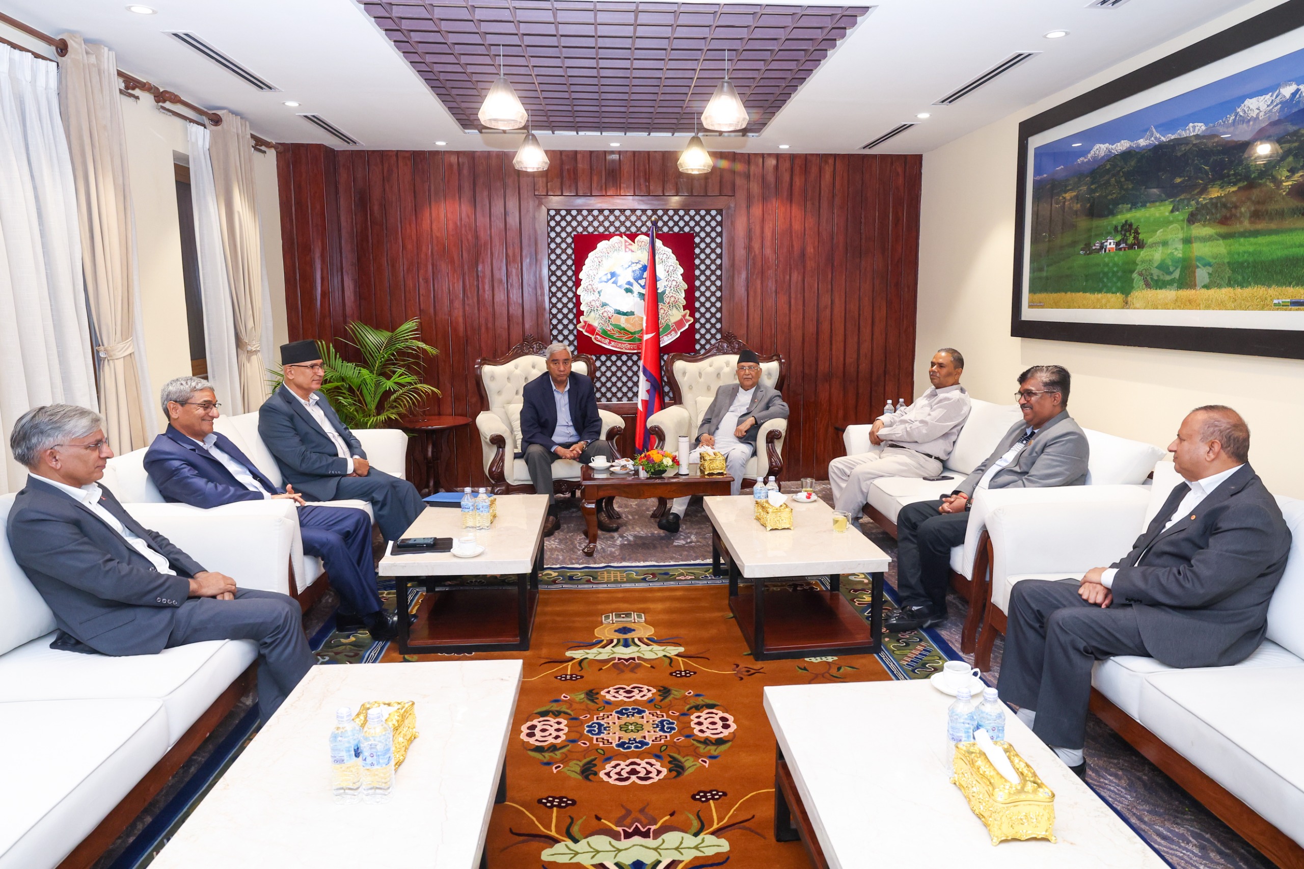 बालुवाटारमा प्रधानमन्त्रीसहित तीन दलका शीर्ष नेताबीच छलफल