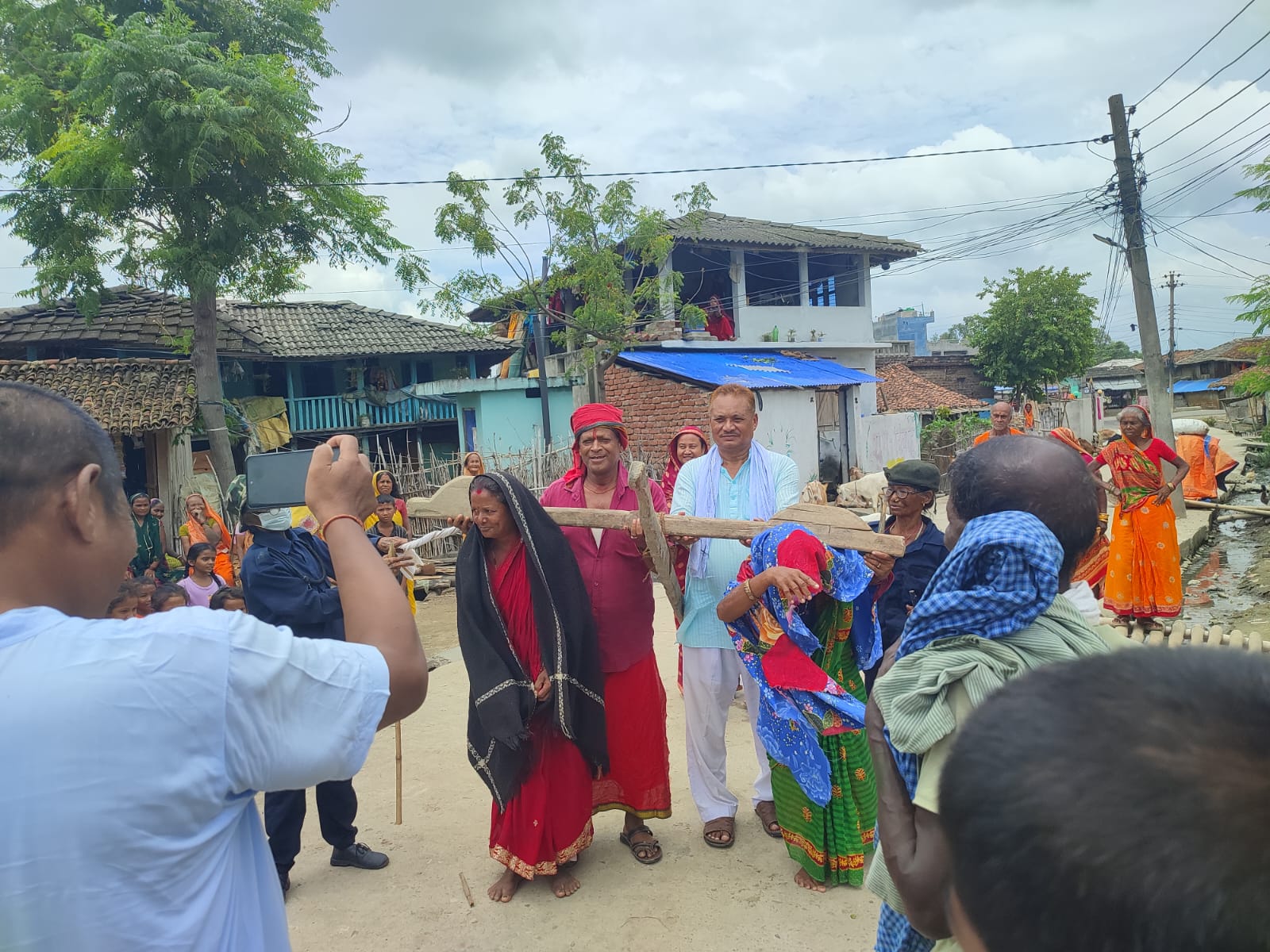 सांसदलाई हली बनाएपछि…