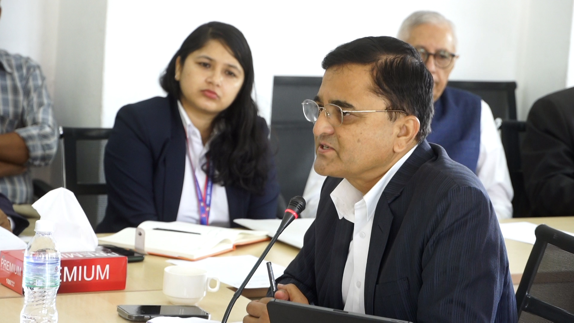 भोट बढाउन विमानस्थल थप्ने योजना मान्य हुँदैन : योगेश भट्टराई