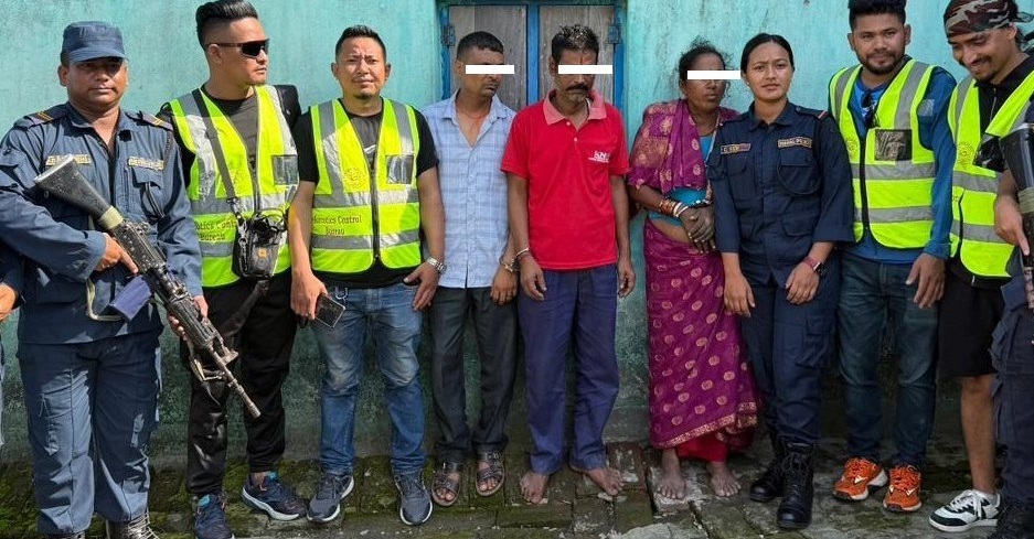 गोली चलाएर तीन लागूऔषध कारोबारी पक्राउ