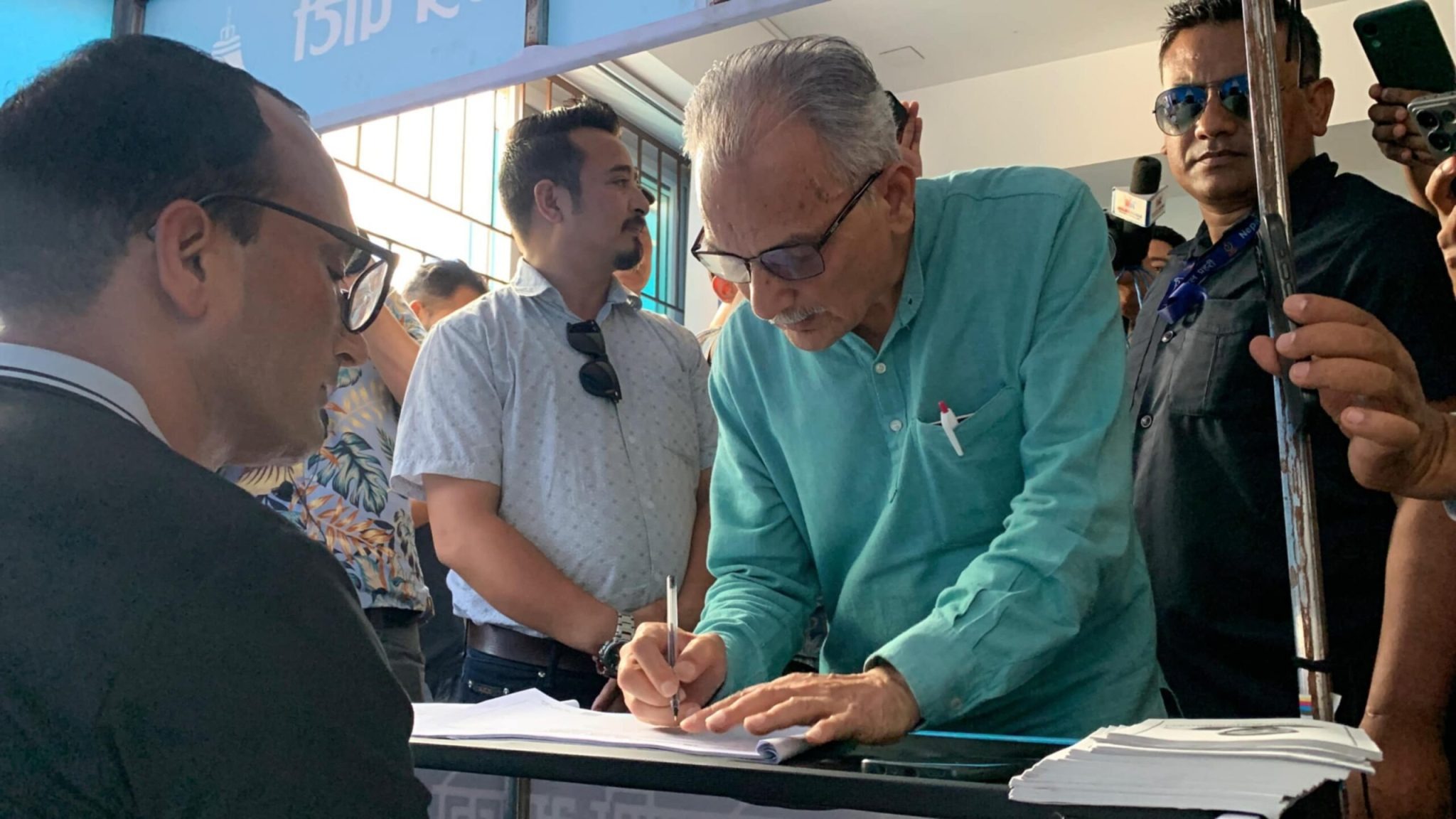 रवि लामिछानेको पक्षमा बुथमै गएर हस्ताक्षर गर्ने ३० लाखभन्दा बढी, घरमै गरिएको हस्ताक्षर गणना गर्न बाँकी