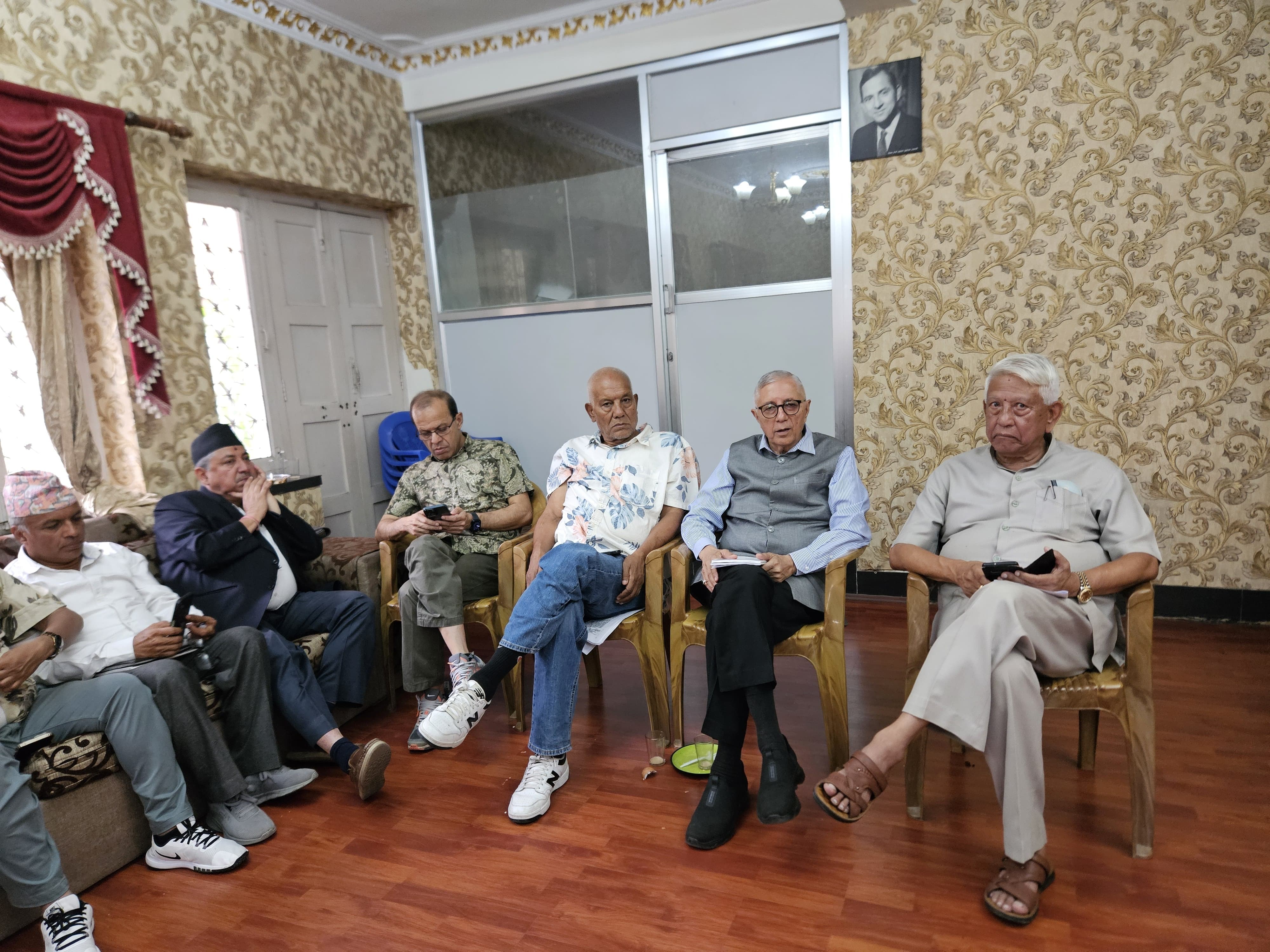 अनुशासनको कारवाही डा.कोइराला समूहले नमान्ने,  प्रतिवाद गर्ने