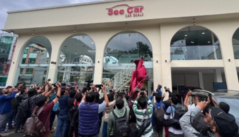 नक्सालमा महानायक हमालले गरे ‘सि-कार’ उद्‍घाटन