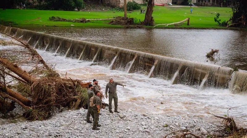 टेक्सासमा बाढीमा परी मृत्यु हुनेको संख्या बढ्यो, १५ बालबालिकासहित ५१ जनाको मृत्यु
