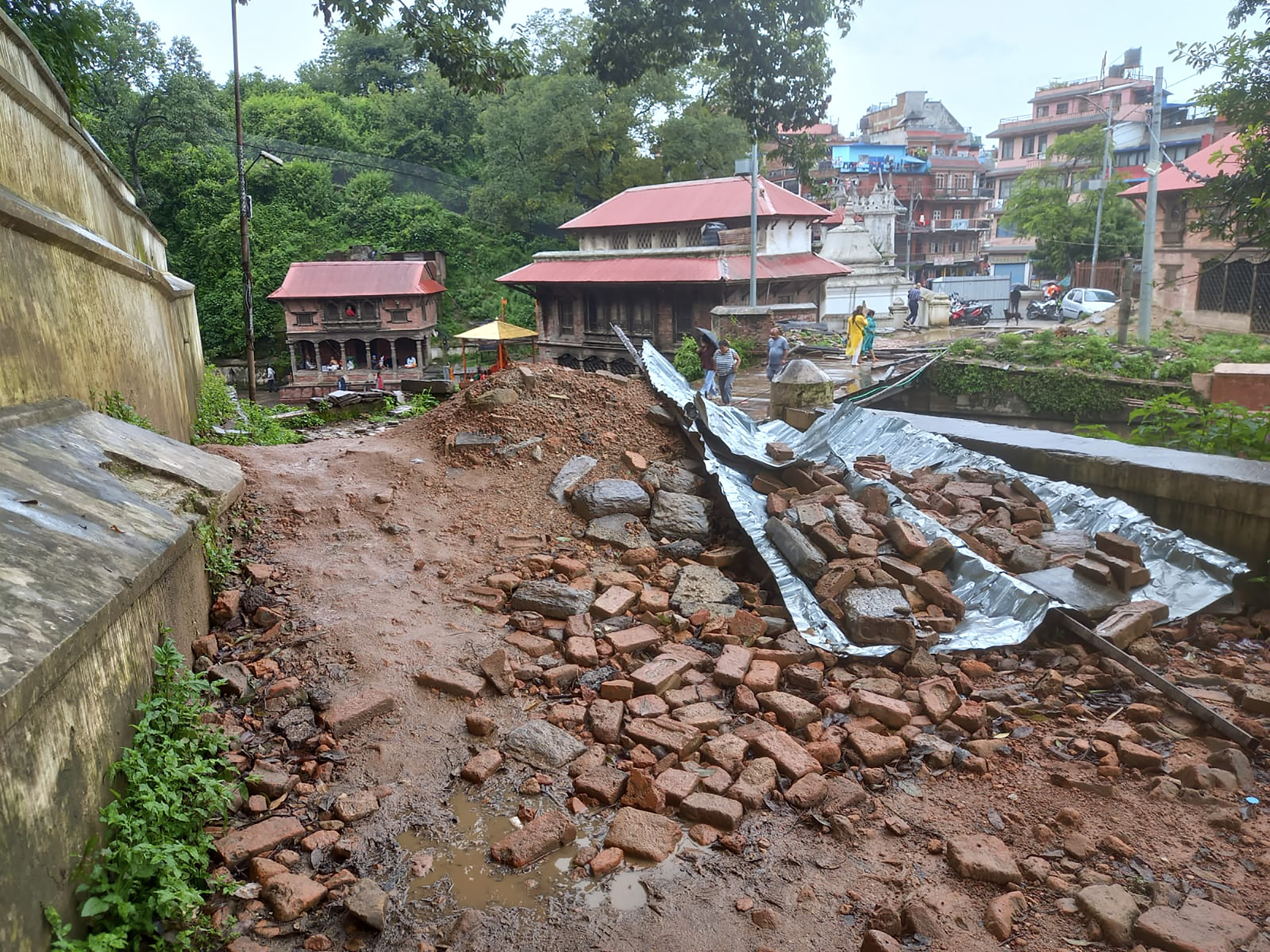 सात महिनादेखि अलपत्र गौरीघाट पुलले भक्तजनलाई समस्या