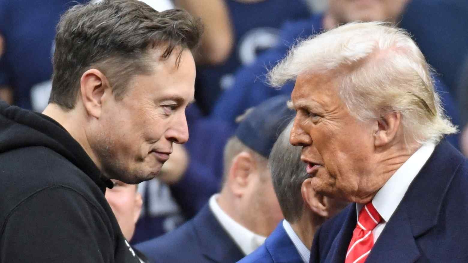 एलन मस्कलाई दिइएको ठूलो सरकारी ठेक्का खोसेर अर्का अर्बपति जेफ बेजोसलाई दिने ट्रम्पको तयारी