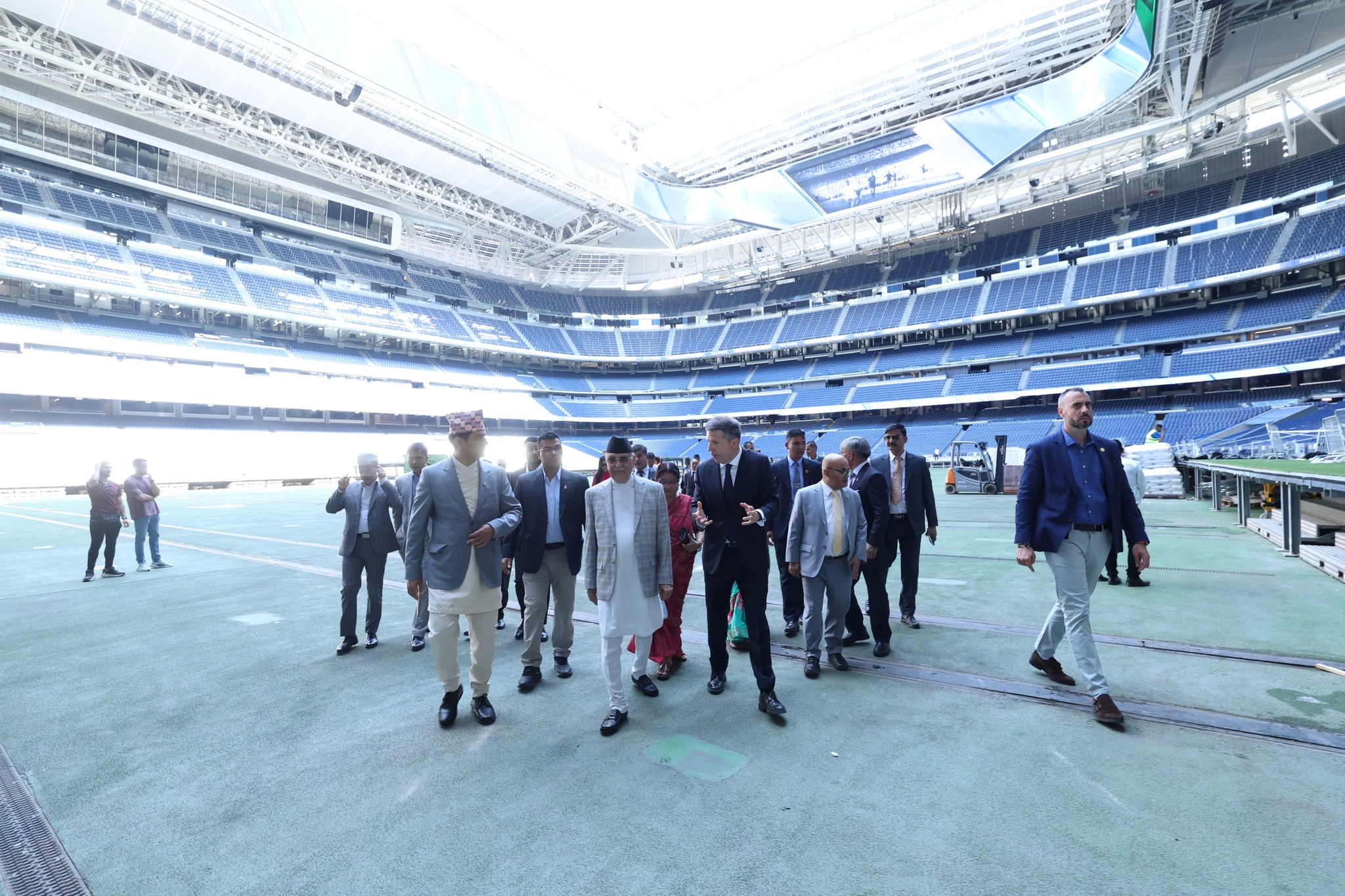 प्रधानमन्त्री ओलीद्वारा रियल मड्रिडको रंगशाला अवलोकन