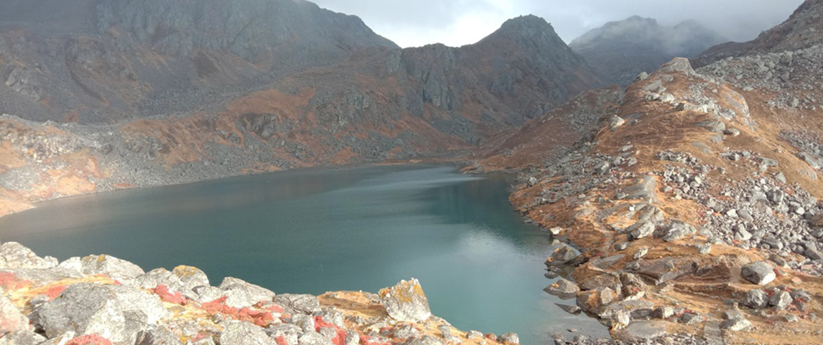 गोसाइँकुण्डमा बेपत्ताको खोजी गर्न सुरक्षाकर्मी परिचालित