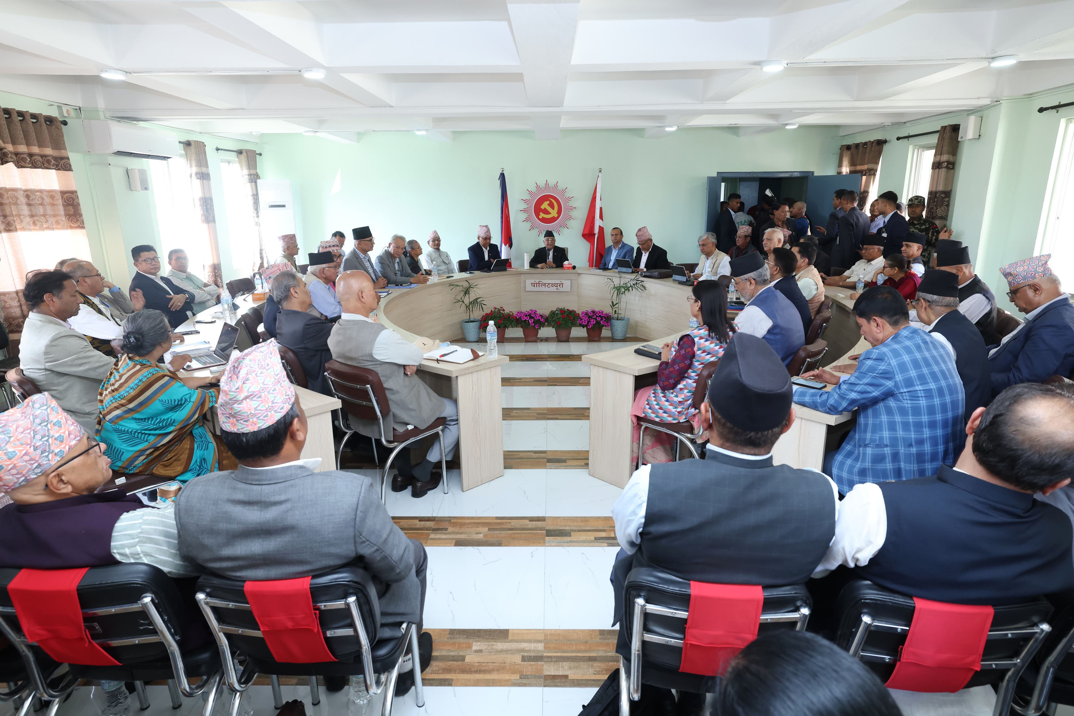 एमाले पोलिटब्यूरो बैठक: विधान संशोधन प्रस्ताव पारित