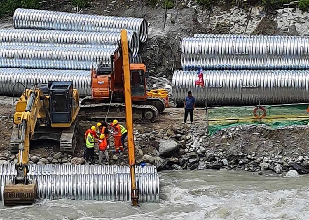 स्याफ्रुबेँसी-टिमुरे राजमार्गमा हल्का सवारीसाधन सञ्चालन