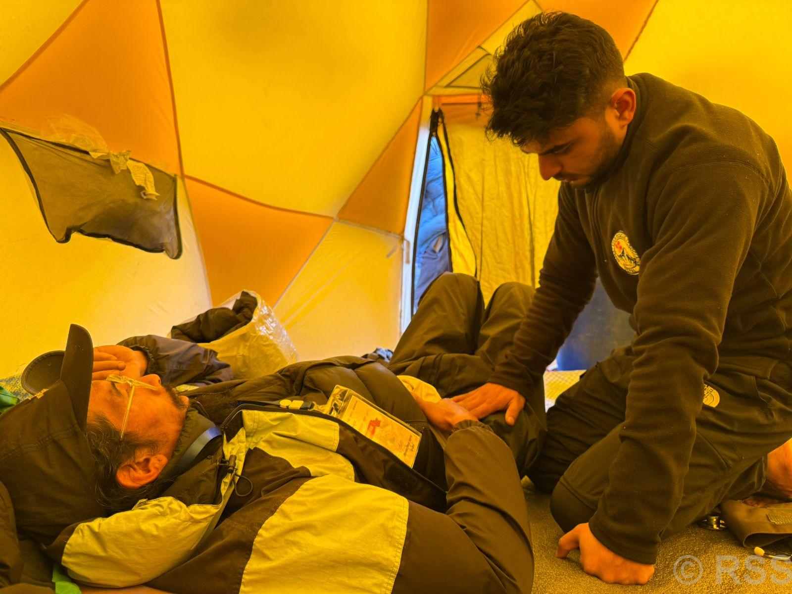 गोसाइँकुण्डमा स्वास्थ्य शिविर सञ्चालन