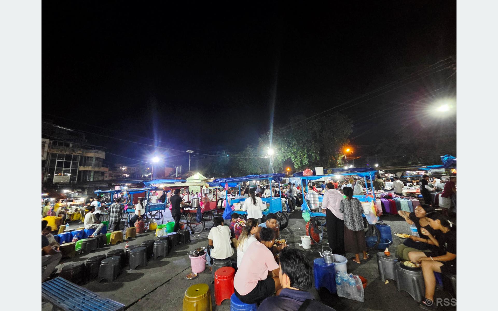 साँझपख बदलिन्छ धरानको भानुचोक