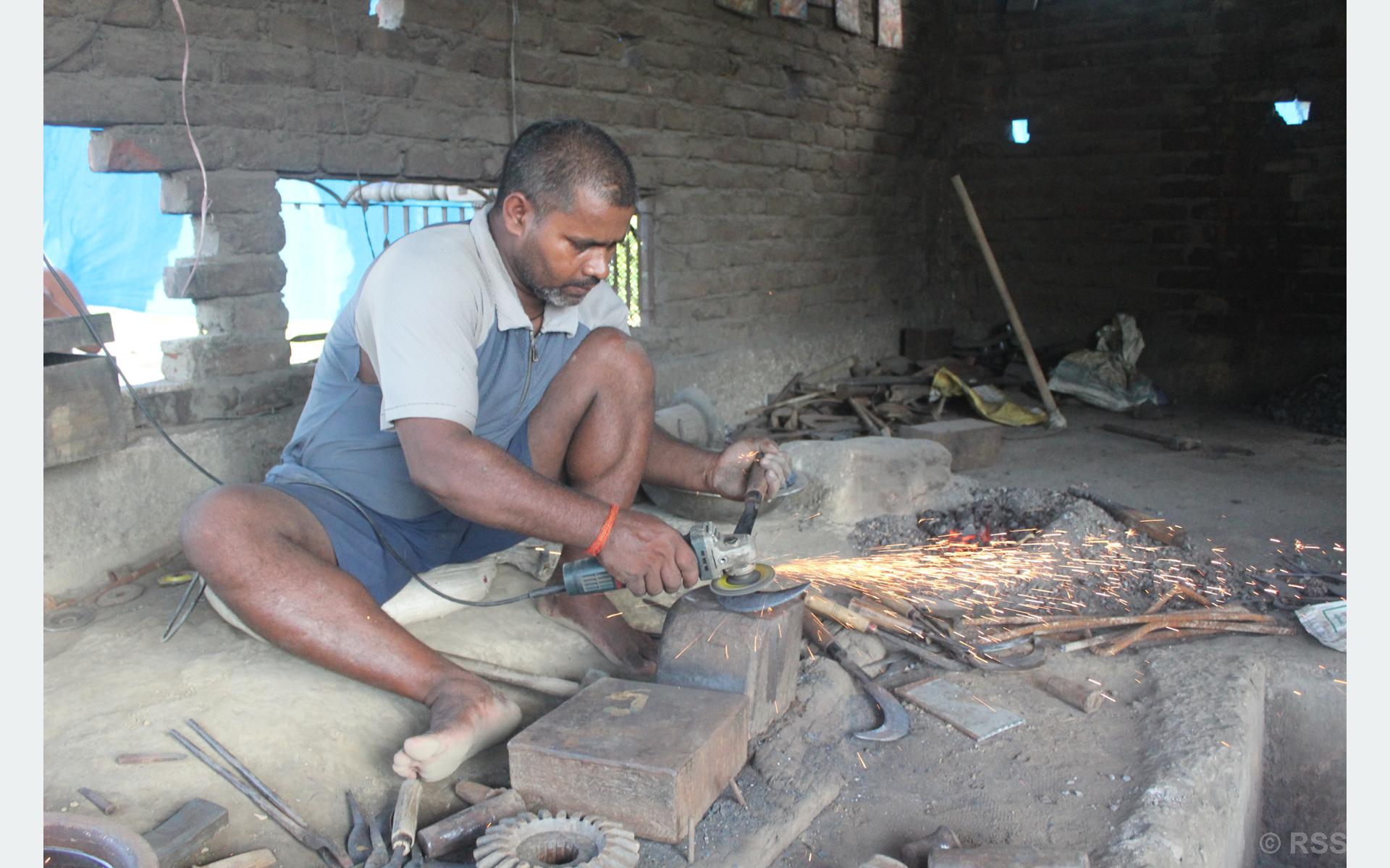 पुरानो आरनमा नयाँ चमक : शिवलाल लोहारको फलाम यात्रा