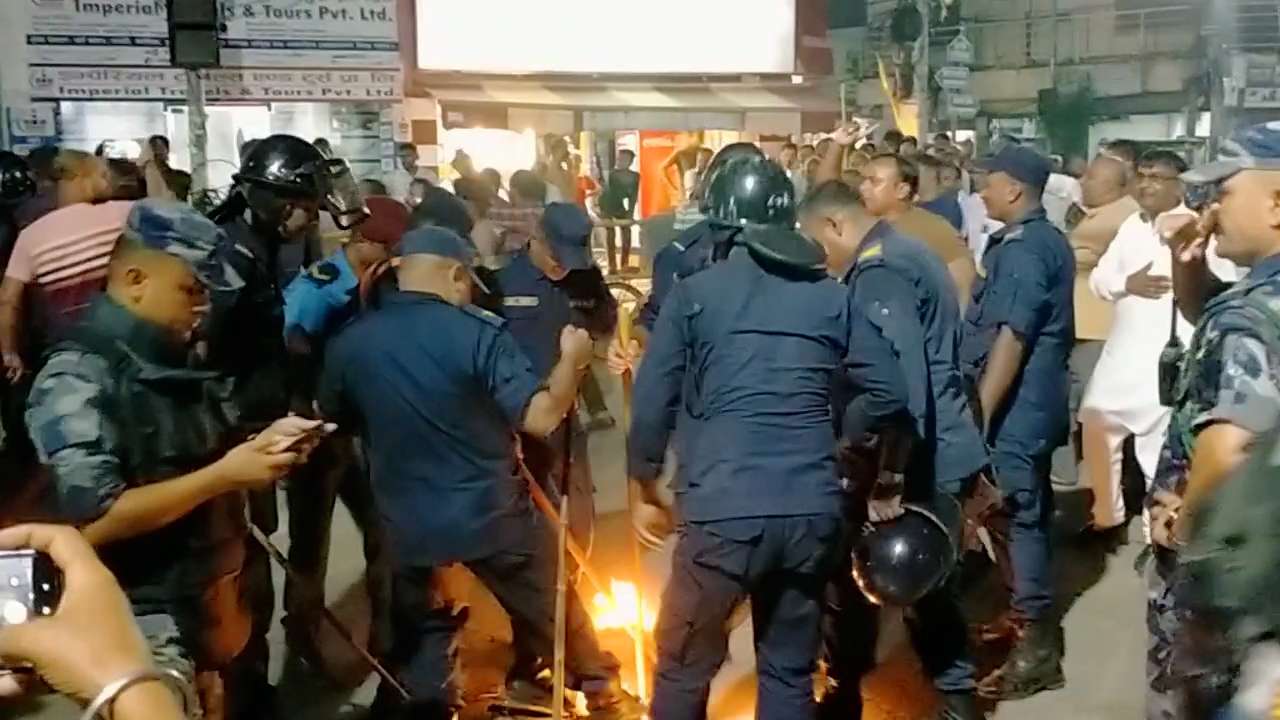 जसपा नेपालद्वारा जनकपुरधाममा प्रधानमन्त्रीको पुतला दहन