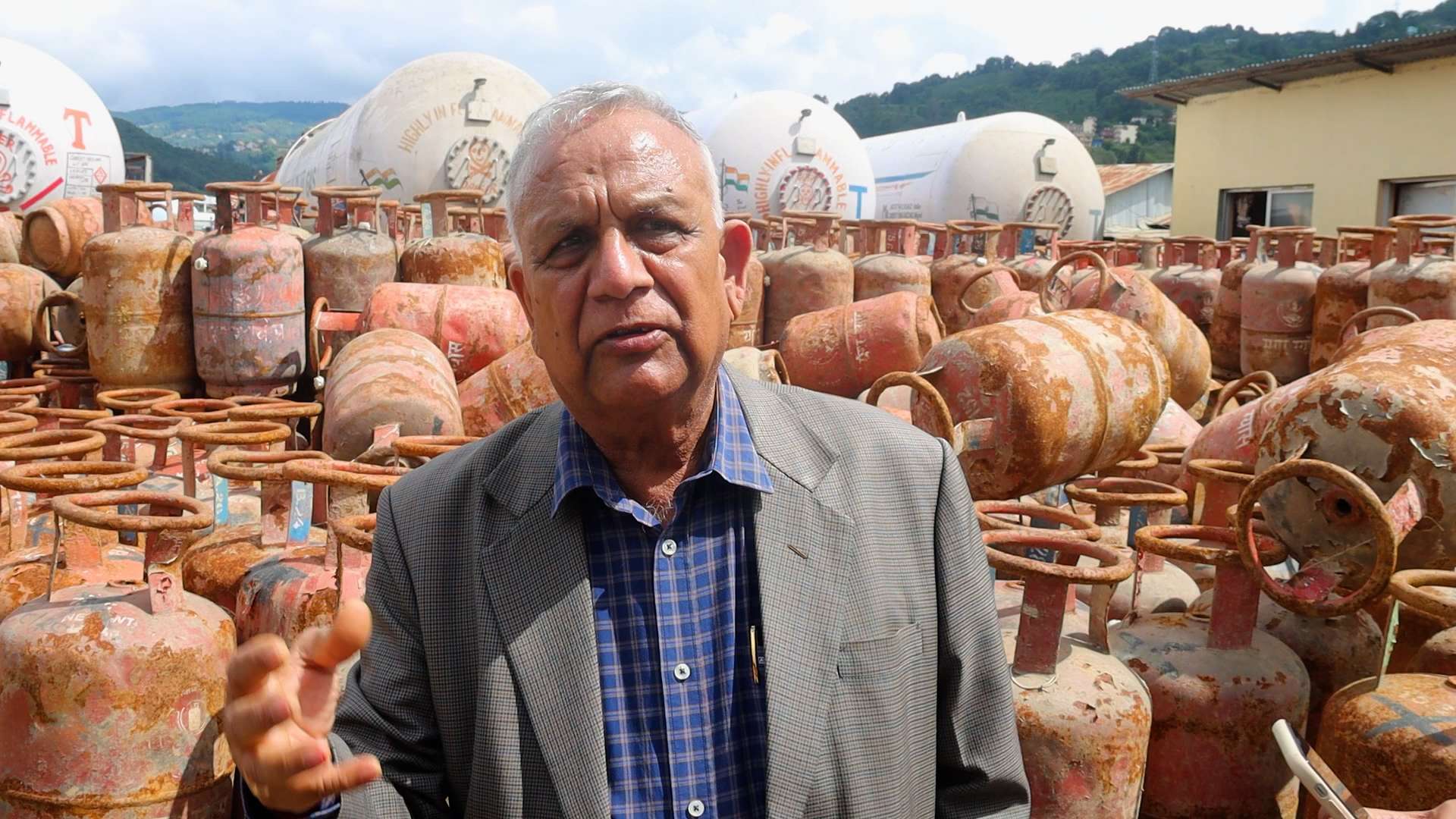 सगर ग्यास’ का तीन हजार ३० सिलिन्डर नष्ट गरियो